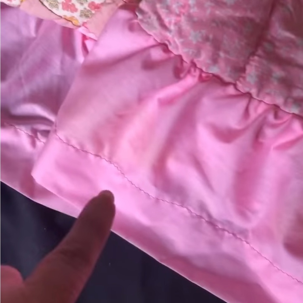 Vintage full size pink Floral Patchwork Quilt (stains ) - Picture 2 of 2